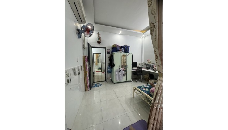 NGAY MẶT TIỀN MIẾU BÌNH ĐÔNG - GẦN NGÃ TƯ 4 XÃ - NHÀ 2 TẦNG 2PN - SỔ NỞ HẬU TÀI LỘC - GIÁ NHỈNH 4 TỶ